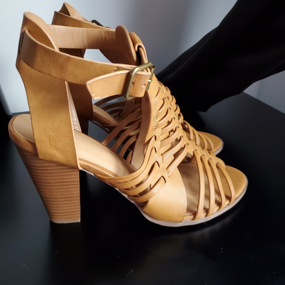 *NEW* Ladies Caged/Strappy Heel